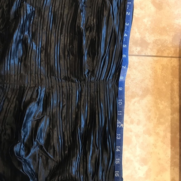 Gorgeous soft silky body hugging cute skirt - Picture 6 of 7